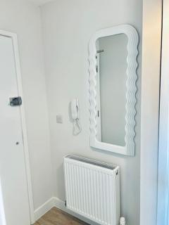 Long Stay Dover Ferry Apartments , with Parking - Kent - 2