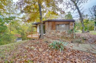 Table Rock Lake Cabin with Deck and Bar! - Shell Knob - 8