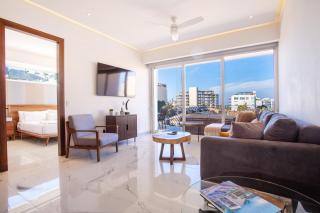 Luxe 2BR with Balcony, Pool, Gym - 4