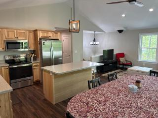 All Decked Up - wifi, view, river access, fire pit, 3 bedrooms, games, family friendly - Great Cacapon - 6