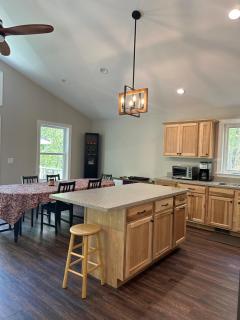 All Decked Up - wifi, view, river access, fire pit, 3 bedrooms, games, family friendly - Great Cacapon - 8