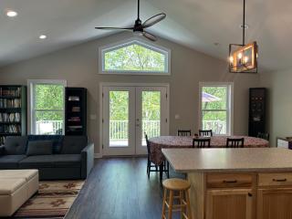 All Decked Up - wifi, view, river access, fire pit, 3 bedrooms, games, family friendly - Great Cacapon - 3