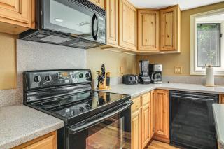 Spacious Brian Head Mtn Getaway with Hot Tub! - 4