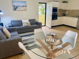 Within reach of the beach! - Townsville - 6