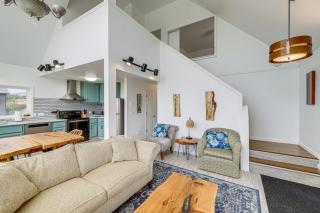 Deck and Walk to Beach Southern Oregon Coast Home! - Gold Beach - 7