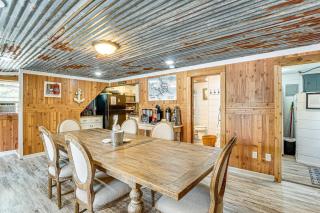 Lakefront Rocky Mount Main House with 3 Cabins! - Rocky Mount - 4