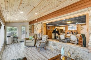 Lakefront Rocky Mount Main House with 3 Cabins! - Rocky Mount - 7