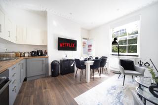 Excellent 3 bedroom, 3 baths, City Centre, voucher available! - 5