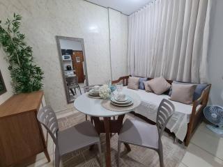 Kitnet 105 central com lavadora tv smart e ar condicionado - 1