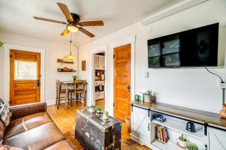 Deck and Fire Pit Manitou Mountain Retreat - 5