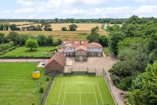 Cottage In Norfolk Sleeps 23 - Private Pool, Fishing Lake, Hot Tub Ref 99008Sc - 8