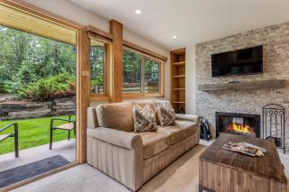 Laurelwood Condominiums 301 - 2