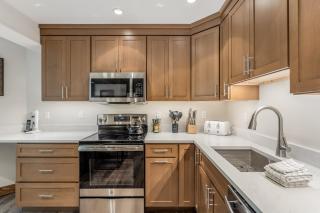 Laurelwood Condominiums 301 - 5