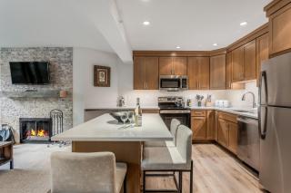 Laurelwood Condominiums 301 - 3