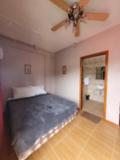 J & V Oceanview Beach Resort - Lalauigan - 4