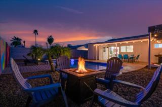 Mini Golf Fire Pit Pool Game Room - 7
