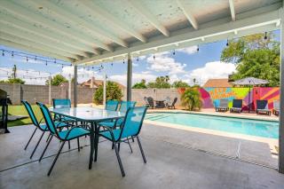 Mini Golf Fire Pit Pool Game Room - Chandler - 8