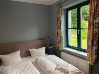 Ruhige Ferienwohnung mit großem Garten und Terrasse - Krakow am See - 9