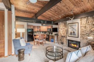Laurelwood Condominiums 310 - 4