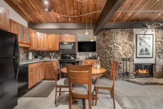 Laurelwood Condominiums 310 - 5