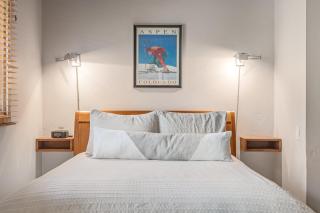 Laurelwood Condominiums 310 - 1