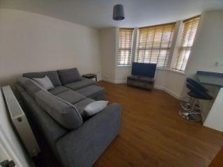 Comfortable and spacious 2 bedrooms Free parking - 2