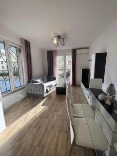 Cozy Apartment in Varna with Parking - Varna - 2