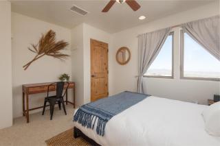 The Sunrise Suite private Hot Tub and shared pool - 1