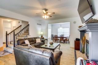 Spacious Olathe Home with Fireplace Near Parks! - Olathe - 5