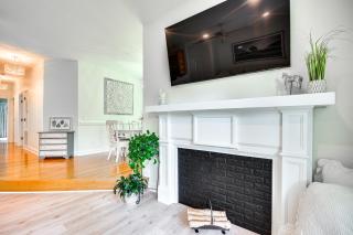 Bright and Elegant Home in High Point with Deck! - 4