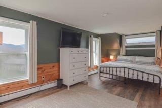 Farmhouse with Mountain Views Near Stowe and Smuggs - - 5