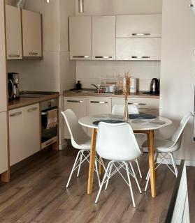 MoonLight Charming Shelter - 3BR 180º Balcony View - Oradea - 6