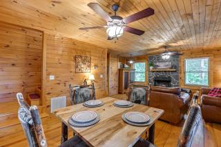 Pet-Friendly Bryson City Cabin with Fire Pit and Deck! - Bryson City - 5