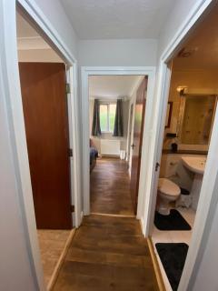 STUNNING 2 BEDROOM WITH GARDEN Sleep 6 - Londra - 4
