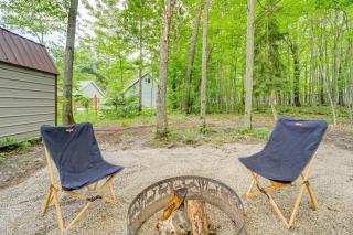 Roscommon Chalet with Hot Tub Near Higgins Lake! - Roscommon - 9
