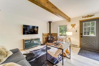 Roscommon Chalet with Hot Tub Near Higgins Lake! - Roscommon - 8