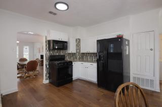 126 Lucas Street - San Antonio - 6