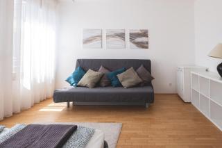 Bright Downtown Balcony Retreat - 6