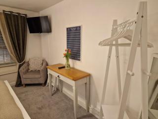 Black Cat Cottage - Central Pickering Cottage - 6