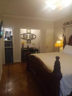 Waterfront Hideaway Private Suite-King bed room - Tottenham - 5