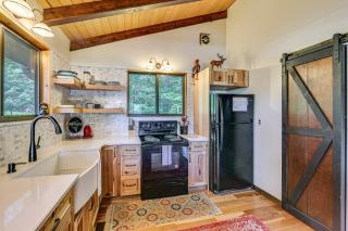 Walk to Alpine Lake Terra Alta Cabin with Deck - Terra Alta - 1