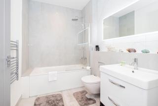 Gorgeous Two-Bedroom Two-Bathrooms Flat Near Acton Main Line Station - Londra - 3