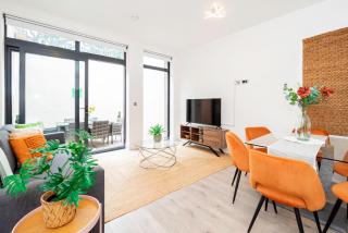 Gorgeous Two-Bedroom Two-Bathrooms Flat Near Acton Main Line Station - Londra - 5