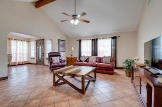 6 Mi to Dtwn Austin Home with 2 Patios and Grill - Austin - 6