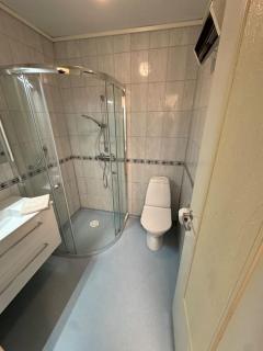 Sentralt hus med egen parkering - Egersund - 1