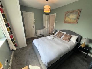 Central, comfortable and spacious 4 bed duplex - 3
