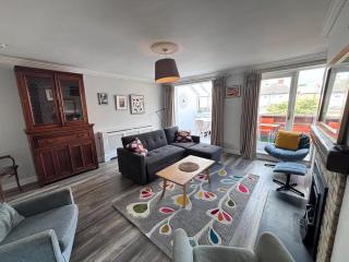 Central, comfortable and spacious 4 bed duplex - 0
