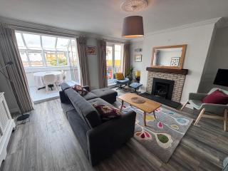 Central, comfortable and spacious 4 bed duplex - 9
