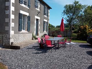 Gîte familial rénové avec piscine, jardin de 1 hectare et vélos à disposition, situé en pleine campagne - FR-1-591-579 - - 9