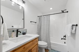 New! Brand new Downtown Loft 205 - Lake views, half block from lake, restaurants, and shopping - McCall - 1